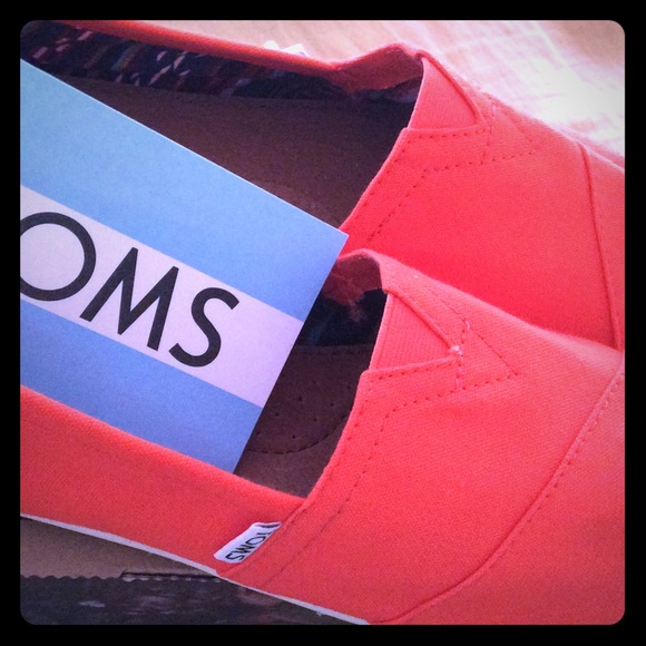 New Classic Orange Toms W10 🚨🚨SOLD🚨🚨