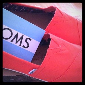 New Classic Orange Toms W10 🚨🚨SOLD🚨🚨