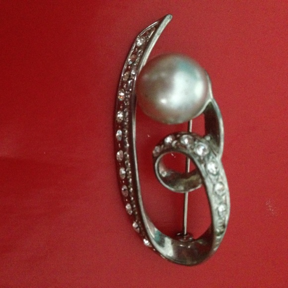 silver and pearl pin