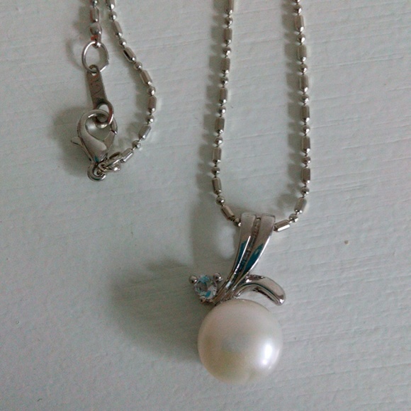 White Fresh Water Pearl Necklace 16” inch 18K GP - Picture 2 of 4