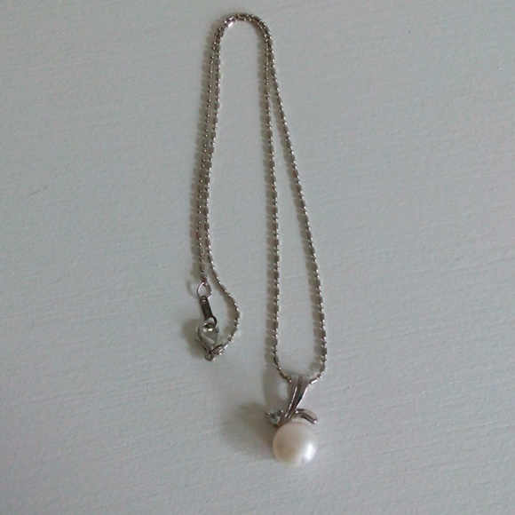 White Fresh Water Pearl Necklace 16” inch 18K GP - Picture 3 of 4