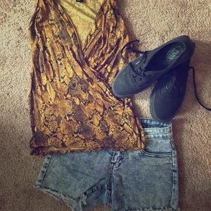 DEEP V SNAKESKIN PRINT TOP