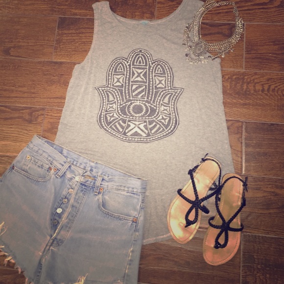 Gray tank with tribal Palm