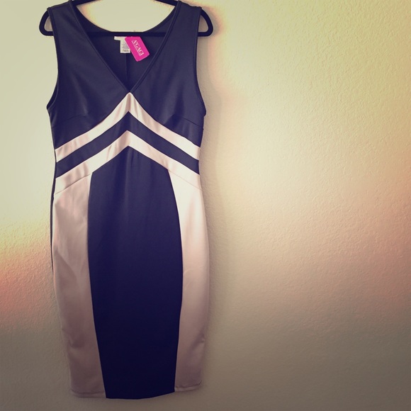 Dresses & Skirts - Flash Sale 🎉 NWT Colorblock Black and Tan Dress