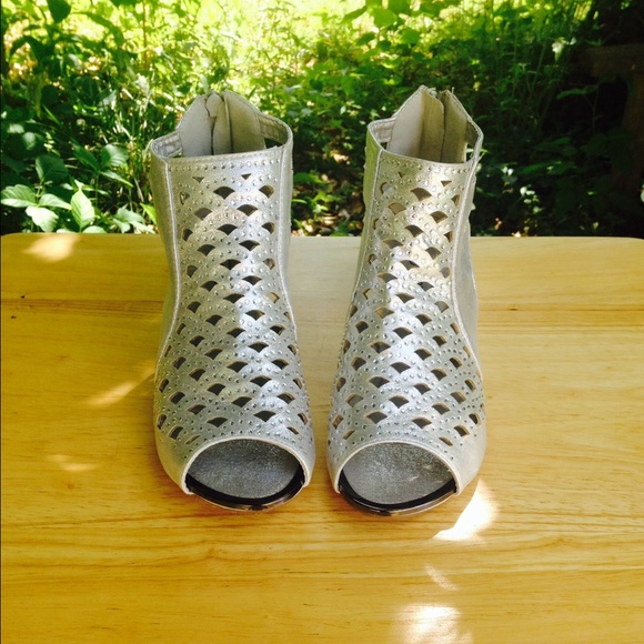 Forever Shoes - 🎉💢FIRST COME FIRST SERVED💢🎉Silver Chic😝