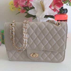 Nude quilted bag