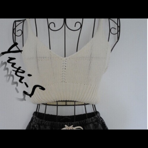 ❤️❤️NWOT Adorable Knit crop Top❤️❤️ - Picture 2 of 4