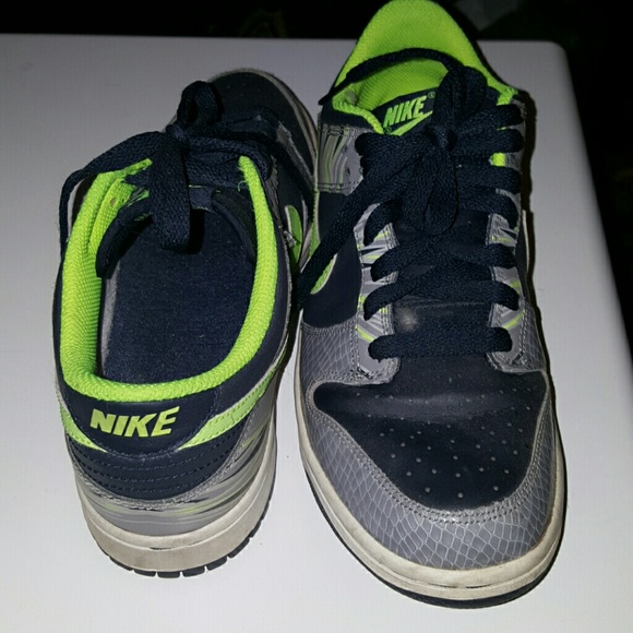 Authentic Nike sneakers size 6.5y - Picture 2 of 2