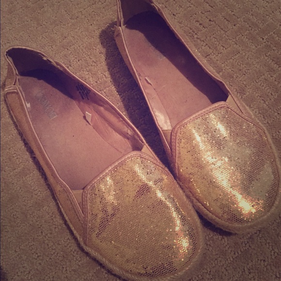 Sold locally ***  Bongo size 10 gold glitter shoes