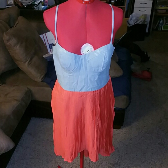 Beautiful Dress new w/ tag CLEARANCE