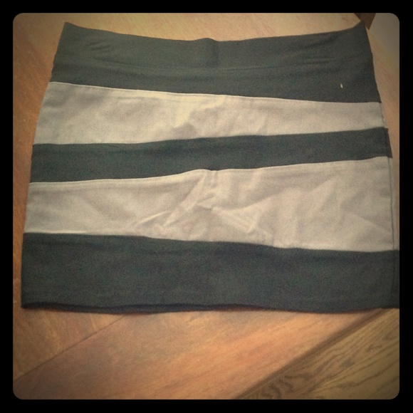 Poof mini stretch skirt