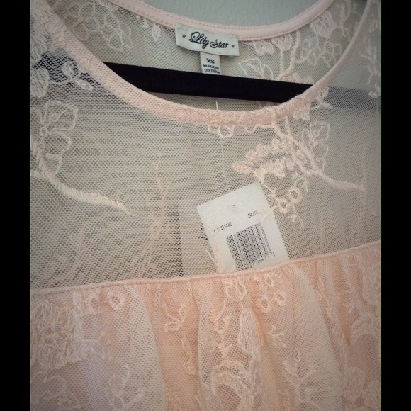 ❌SOLD❌ 🎉HOST PICK 🎉 Peach Flowy Lace Top - Picture 3 of 3