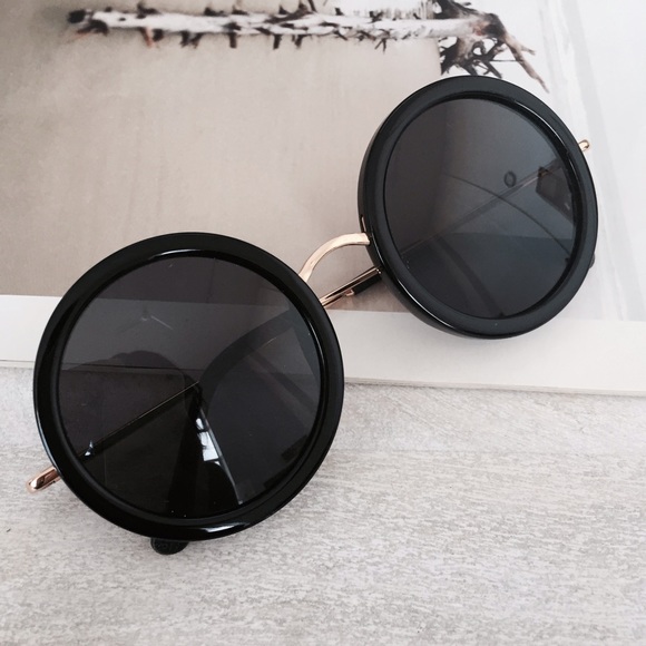 N/A / The Row Black Signature Round Sunglasses - Picture 4 of 4