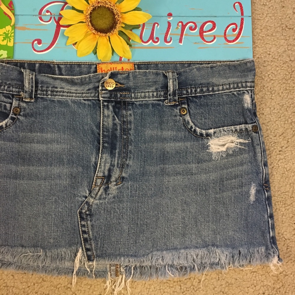 Great cond Hollister distressed jean skirt - Picture 5 of 8