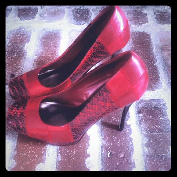 Super Sexy snakeskin  heels