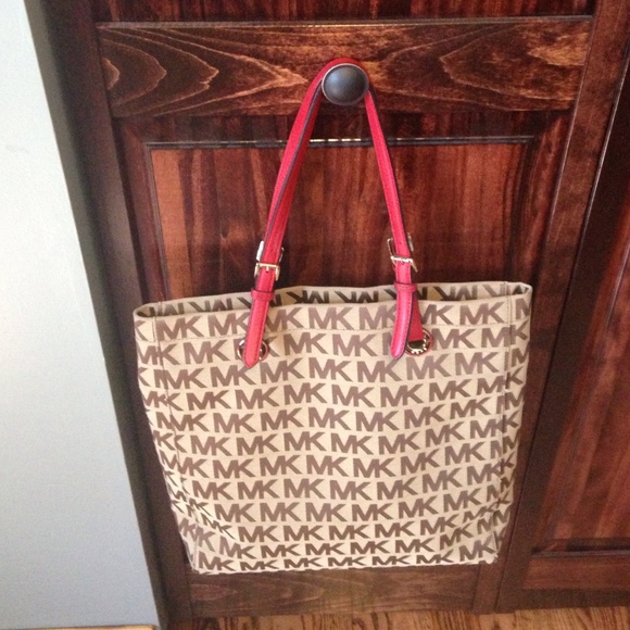Micheal kors purse