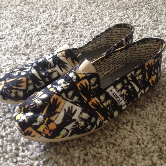 -SOLD Locally- COOL TOMS one for one 7.5W - Picture 2 of 4