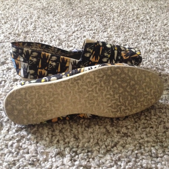 -SOLD Locally- COOL TOMS one for one 7.5W - Picture 4 of 4