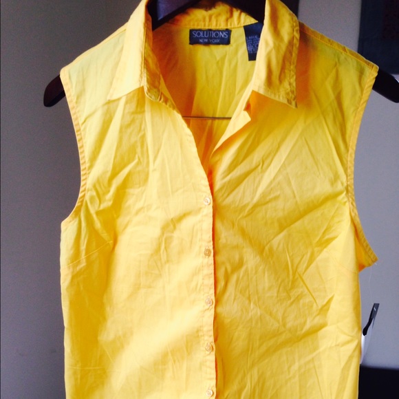 Pretty yellow sleeveless button blouse size L