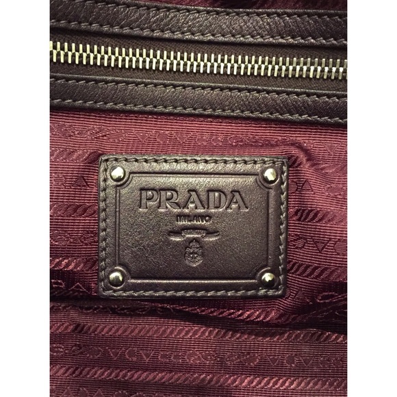 Prada - Picture 2 of 4