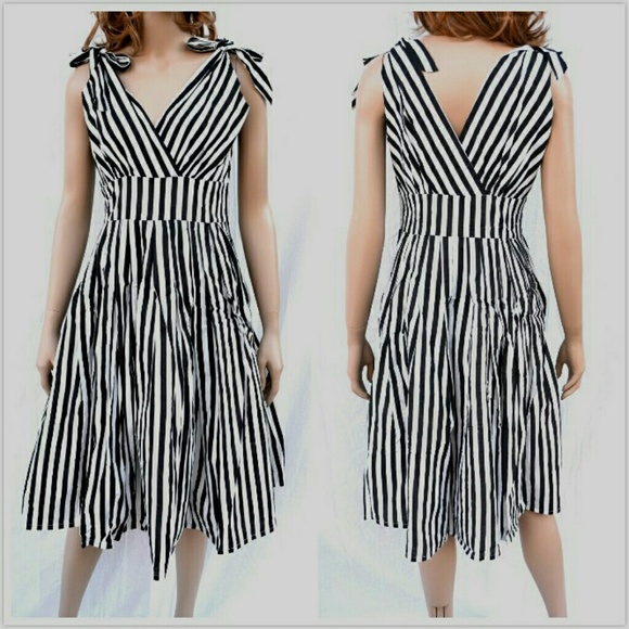 ModCloth Dresses & Skirts - MODCLOTH $59.99 retro black white striped DRESS M