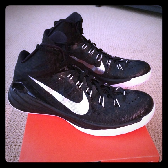 NIKE HYPERDUNK 2014 BASKETBALL SHOES