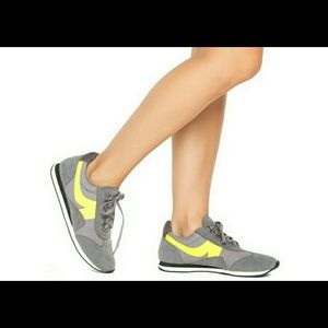 ShoeDazzle Athletic Shoes size 8