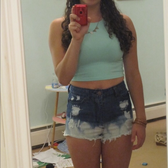 🚫sold🚫New LF Crop Top - Picture 3 of 3