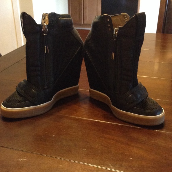 L.A.M.B.  WEDGE SNEAKER SZ 10
