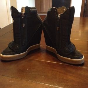 L.A.M.B.  WEDGE SNEAKER SZ 10