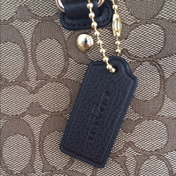 🚫SOLD🚫🎉HP🎉 Coach Signature Zip Top Tote NWT - Picture 3 of 4