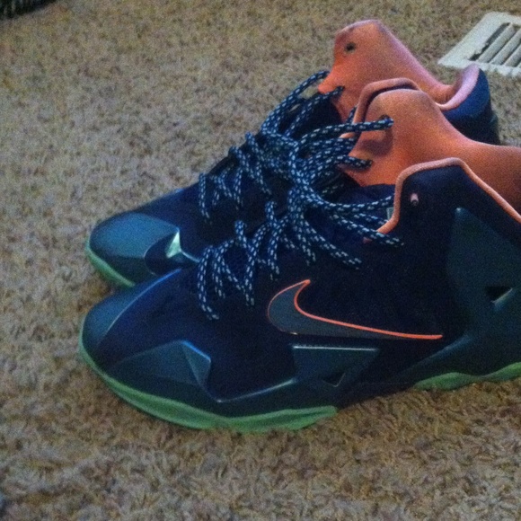 ️Shoes - Picture 2 of 4