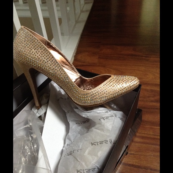 iridescent stoned pumps