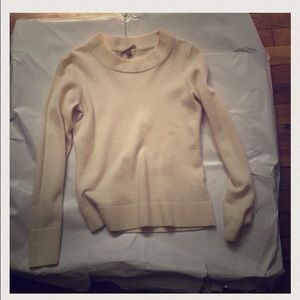 Cute warm sweater for the winter !