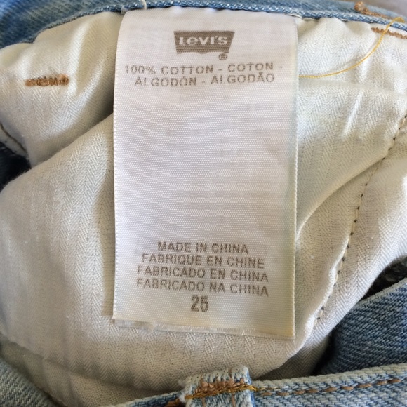 🚫SOLD🚫Levi's Cutoff High Waist Denim Shorts - Picture 4 of 4