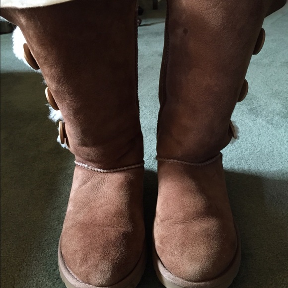 UGG Bailey Button - Picture 1 of 1