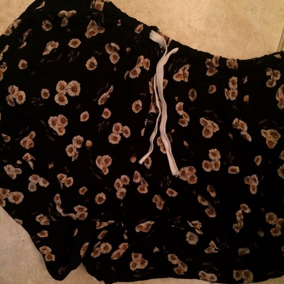 Brandy Melville flower print shorts