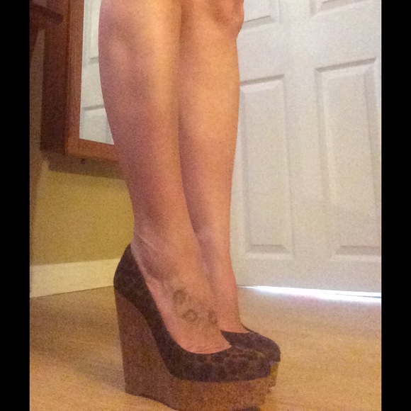 LOUBOUTIN leopard calf hair wedge - Picture 4 of 4