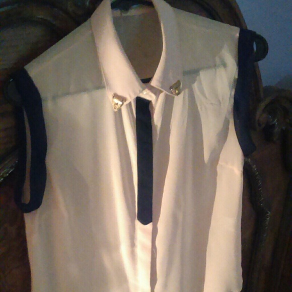 casual sleeveless top - Picture 1 of 2