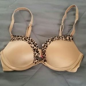 Bundle, vs bra and black crewneck