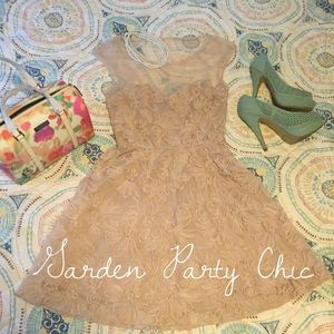💕H.P!!💕Nude/blush rosette appliqué dress