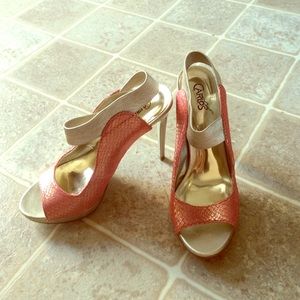 Never worn!! So fun and sexy!