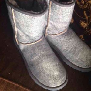 UGGS SZ 9 Genuine Sheep Skin Jean Color NAME EVA