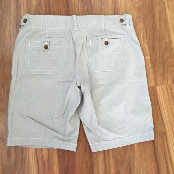 Grey shorts - Picture 3 of 3