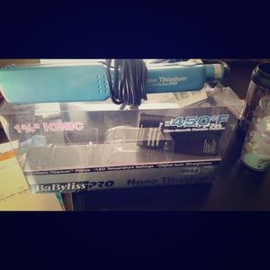 BaByliss Flat Iron. 1 3/4" wide plates.