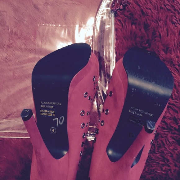 Red heels - Picture 2 of 4