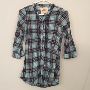 Hollister shirt **WILL GLADLY TAKE OFFERS**