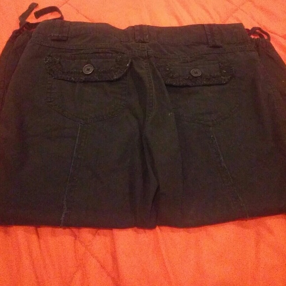 Black capris - Picture 2 of 2