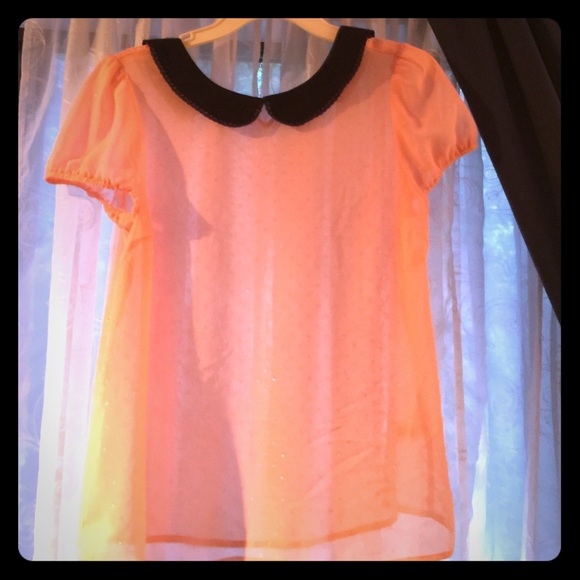Vera Wang Tops - Cute spring light salmon top medium fits like a 6