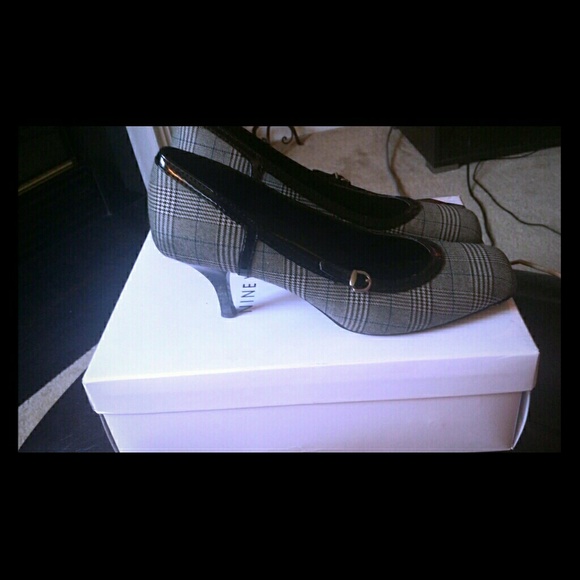 Nine west striped pumps